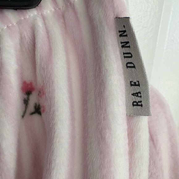 NWT- Rae Dunn woman’s 2 piece stretch velour pajama set, size small - Picture 4 of 11